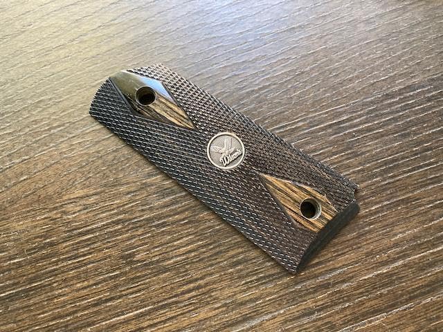 Amazon.co.jp: 実物Wilson Combat 1911コンパクト用 木製グリップ 旧